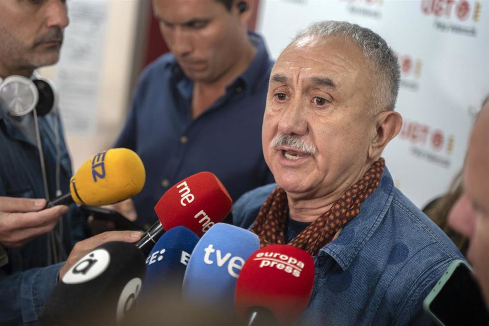 El secretario general de UGT, Pepe Álvarez, atiende a los medios de comunicación previo al inicio de la Asamblea General de UGT, en la sede de UGT PV, a 31 de mayo de 2024, en Valencia, Comunidad Valenciana (España).