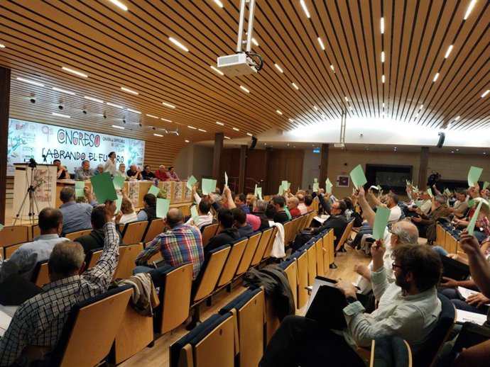 Los delegados de UCCL votan en el 9 Congreso de UCCL