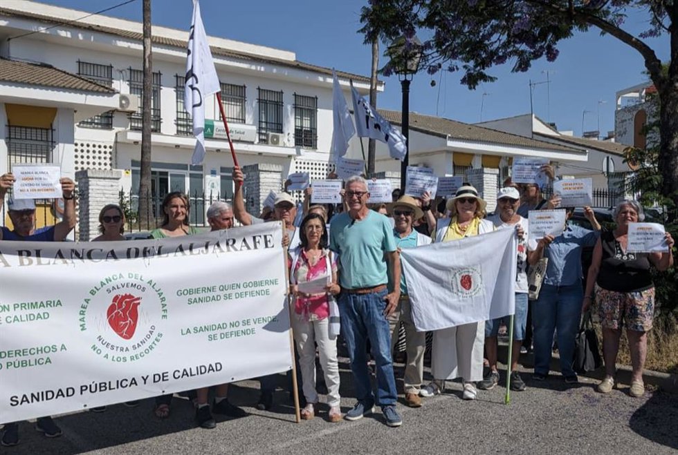 El candidato de Podemos a las elecciones europeas Diego Cañamero, en una convocatoria con la Marea Blanca en Sanlúcar la Mayor (Sevilla).