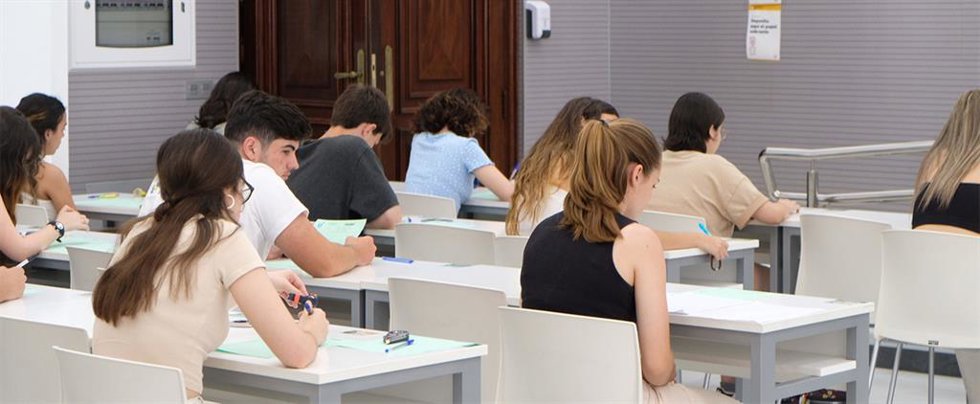 Archivo - La US traslada de ubicación dos sedes de la ciudad para realizar las pruebas de la PEvAU.