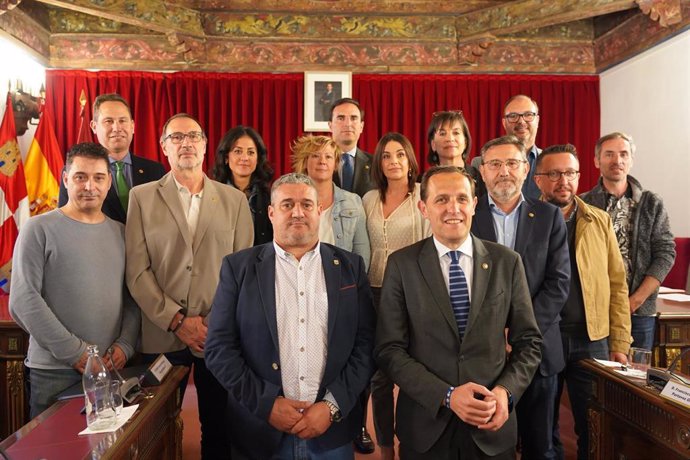 Foto de familia del Pleno de la Diputación de Valladolid