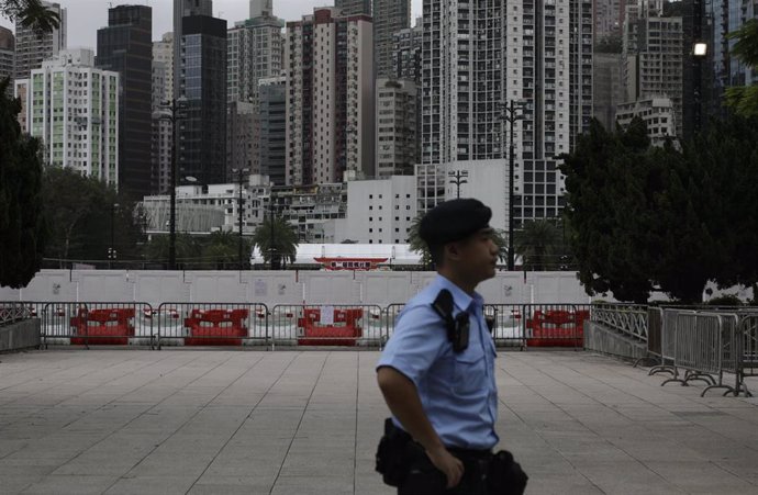 Imagen de archivo de un agente de Policía en Hong Kong