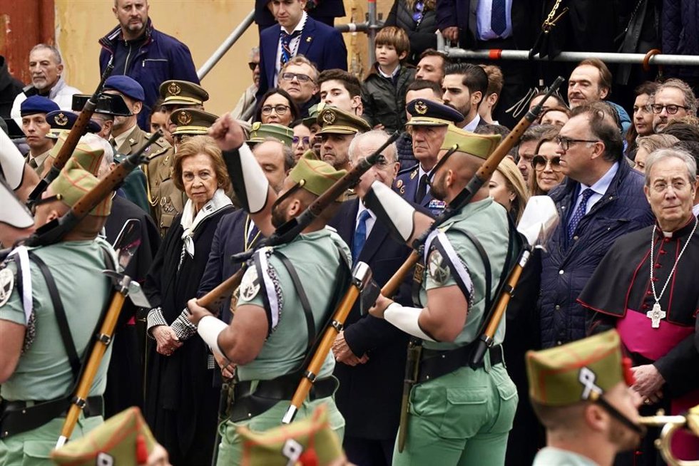 Archivo - La reina doña Sofía durante al celebración del traslado del Cristo de la Buena Muerte en la Semana Santa de 2024, en Málaga.