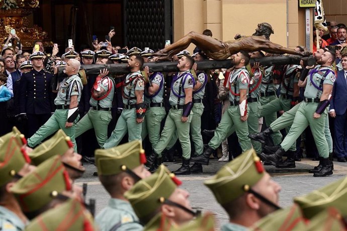 Archivo - El Tercio 'Don Juan de Austria', III de la Legión durante la celebración del traslado del Cristo de la Buena Muerte, a 28 de marzo de 2024, en Málaga, Andalucía (España). 