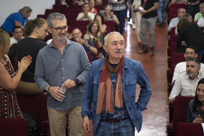 El secretari general d'UGT, Pepe Álvarez (c), a la seua arribada a l'Assemblea General d'UGT, en la seu d'UGT PV, a 31 de maig del 2024, a Valencia, Comunitat Valenciana (Espanya).