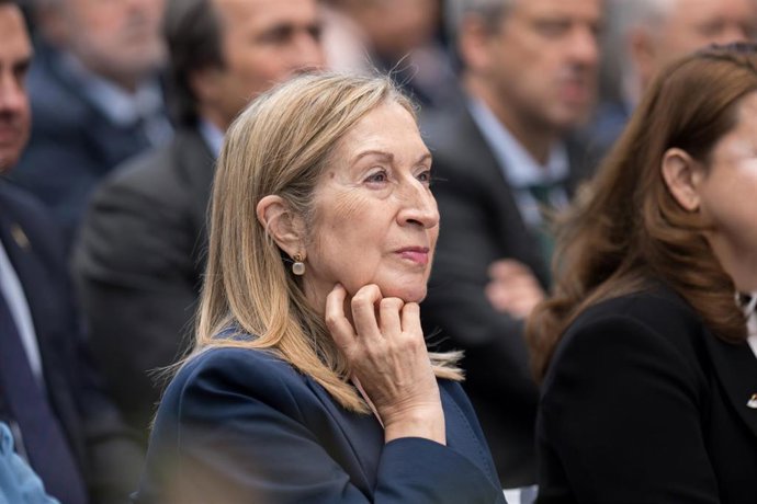 La vicepresidenta del Congreso de los Diputados y secretaria de Política Social del PP, Ana Pastor, durante el acto homenaje a los médicos y profesionales sanitarios españoles por su entrega durante la pandemia de Covid-19, en la plaza de los Sagrados C