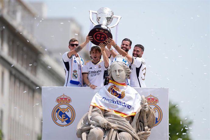 Los jugadores del Real Madrid celebran en Cibeles la conquista de LaLiga EA Sports 23-24