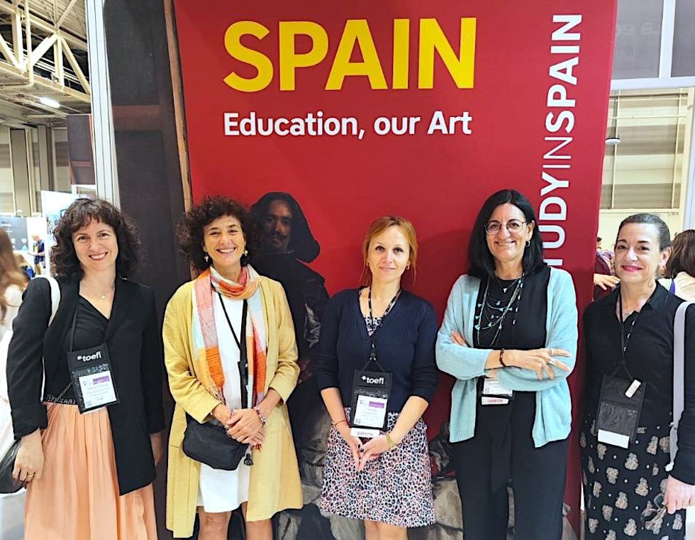 La rectora de la UHU, María Antonia Peña, junto a otras representantes de la Onubense en Nafsa.