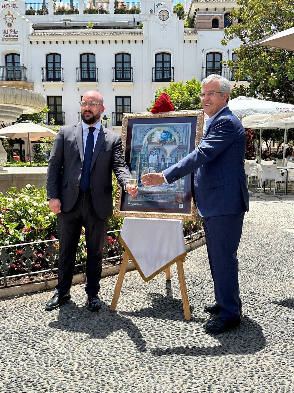 El alcalde de El Puerto de Santa María (Cádiz), Germán Beardo, junto al alcalde de Estepona, José María García Urbano, en la presentación del cartel de la Feria de Primavera y Fiesta del Vino Fino de El Puerto.