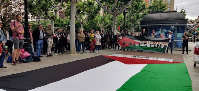 Una concentración en Logroño muestra su solidaridad con Palestina y rechaza las "masacres israelís"