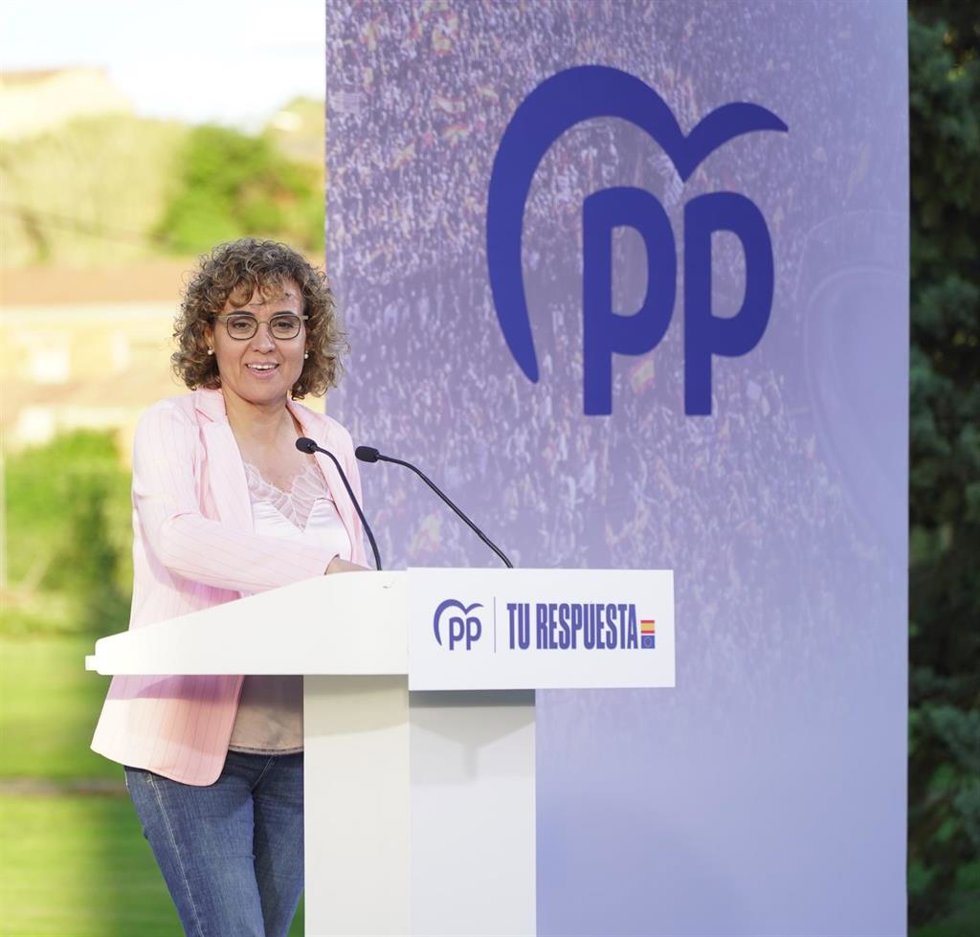 La cabeza de lista al Parlamento Europeo, Dolors Montserrat , durante un acto de campaña electoral del PP.
