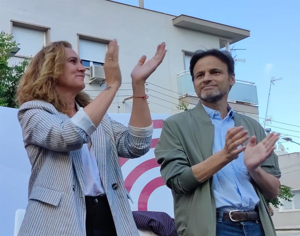 El candidato de los Comuns a las europeas y número 2 de Sumar a estos comicios, Jaume Asens, y la candidata de Sumar, Estrella Galán.