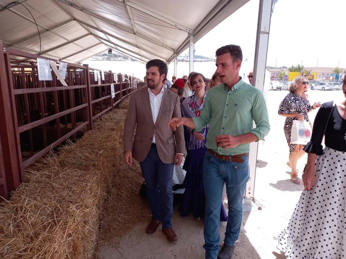 Visita de las autoridades a la exposición ganadera de Medina Sidonia.
