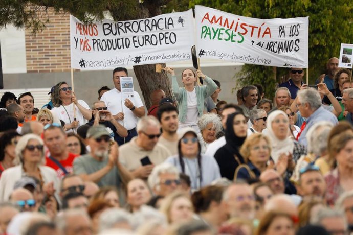 Protestas en el mitin del presidente del Gobierno de España, Pedro Sánchez, y la candidata a las elecciones al Parlamento Europeo y vicepresidenta del Gobierno,  Teresa Ribera, en Los Alcázares