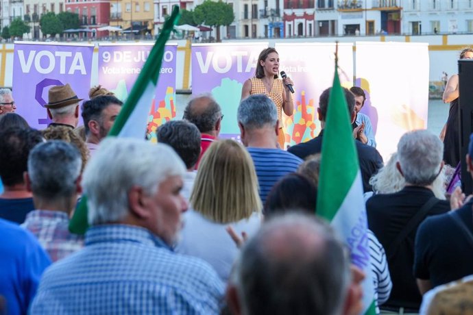 La candidata cabeza de lista de Podemos al Parlamento europeo, Irene Montero, en un acto de campaña en Sevilla.