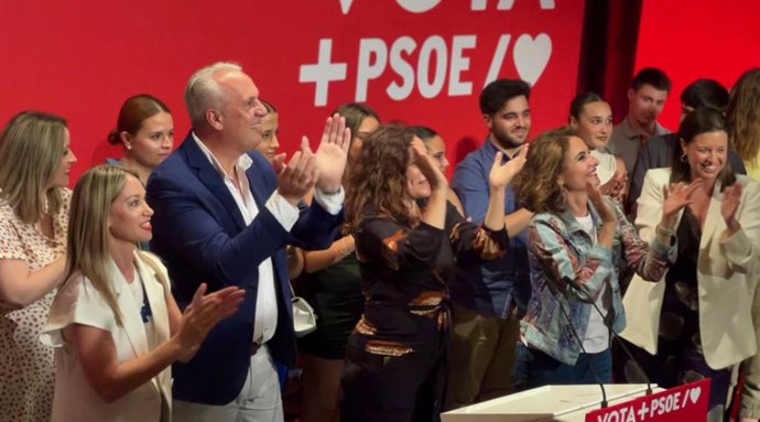 Los representantes del PSOE durante el acto celebrado en San Fernando.