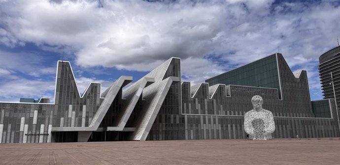 Palacio de Congresos de Zaragoza, en la plaza Lucas Miret.