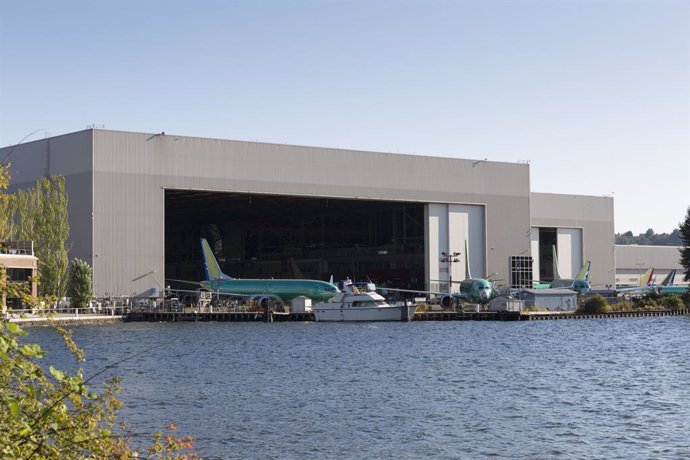 Archivo - 19 August 2019, US, Renton: Grounded 737 MAX airplanes park along Lake Washington at the Boeing Renton Factory. Photo: Seattle Aviation Images/ZUMA Wire/dpa