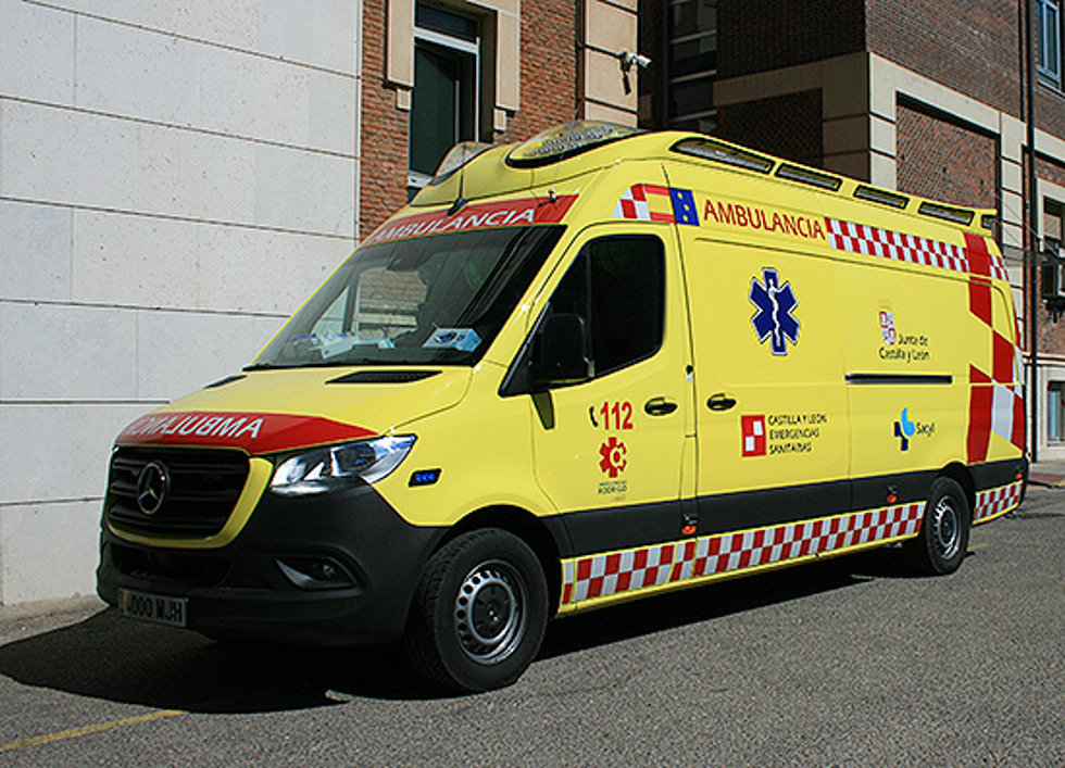 Archivo - Sucesos.- Fallece una motorista tras salirse de la vía en una curva y caer por un terraplén en Posada de Valdeón (León)
