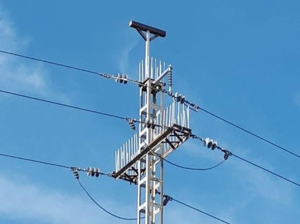Archivo - Líneas eléctricas