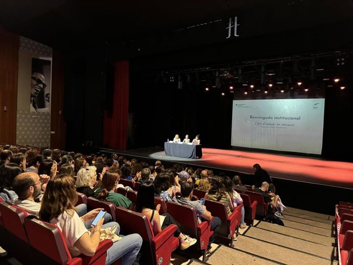 Más de 400 docentes participan en las IV Jornadas de equipos impulsores que organiza la Conselleria de Educación