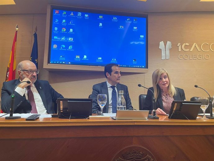 El consejero de Justicia, Administración Local y Función Pública, José Antonio Nieto, en la presentación del curso de formación especializado sobre violencia de género para letrados de oficio.