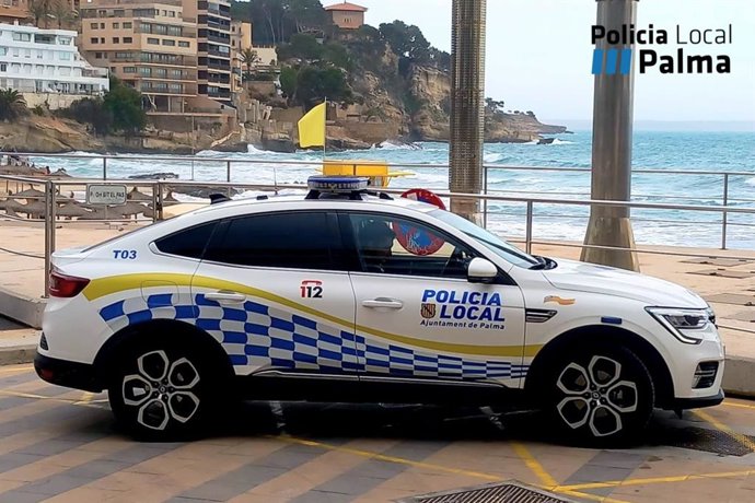 Policía Local de Palma. Vehículo. Agente. Recurso. Archivo.