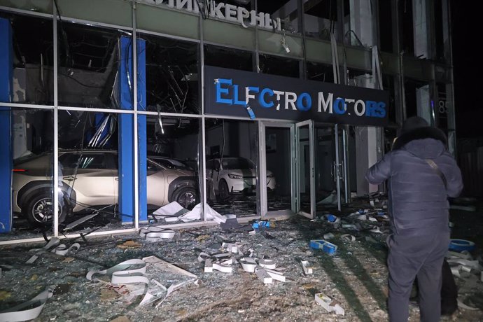 Archivo - January 11, 2024, Harkiv, Ukraive: KHARKIV, UKRAINE - JANUARY 11, 2024 - The building of a car dealership damaged by a Russian missile attack, Kharkiv, north-eastern Ukraine.