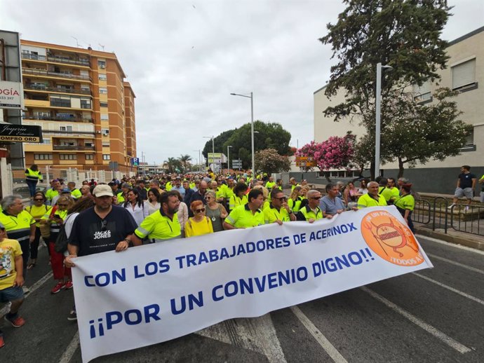 Los trabajadores de la planta gaditana de Acerinox vuelven a las calles por el bloqueo del nuevo convenio colectivo