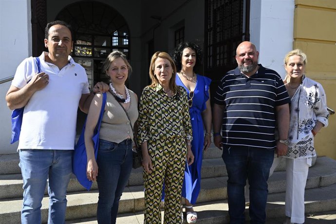 La candidata extremeña del PP al Parlamento Europeo Elena Nevado participa en el XV Encuentro Nacional de Encajeras de Bolillos 'Ciudad de la Música' de Villafranca de los Barros