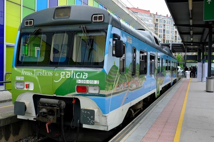 La venta de billetes para una decena de trenes turísticos de Galicia se reanudará en junio