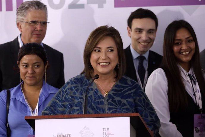 Presidential candidate Xóchitl Gálvez of 'Fuerza y Corazón por México' coalition, speaks before the third and final  presidential debate at Centro Cultural Universitario Tlatelolco ahead the Mexico's presidential elections. on May 19, 2024 in Mexico City,