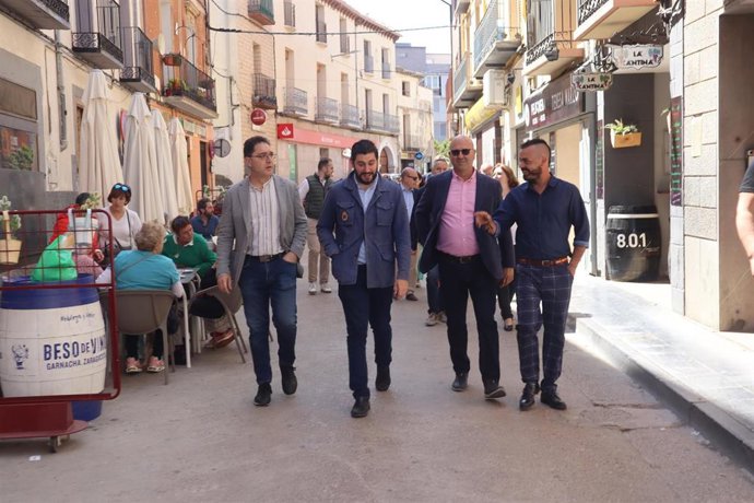 El presidente de VOX Teruel y vocal del Comité Ejecutivo Nacional (CEN), Alejandro Nolasco, visita Cariñena.