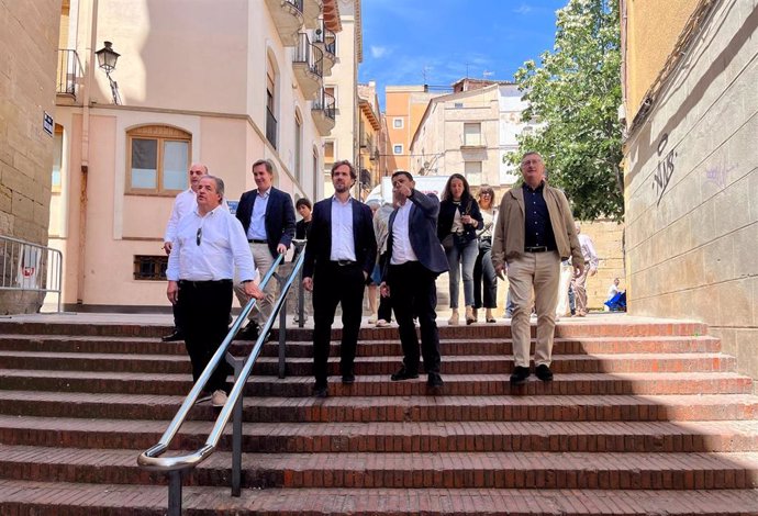 El candidato del PP al Parlamento Europeo, Borja Giménez Larraz, visita Alcañiz.