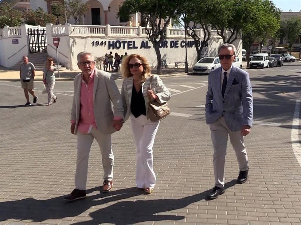 ANICETO, MARI CARMEN Y JOSÉ ORTEGA CANO EN EL SANTUARIO DE LA VIRGEN DE REGLA