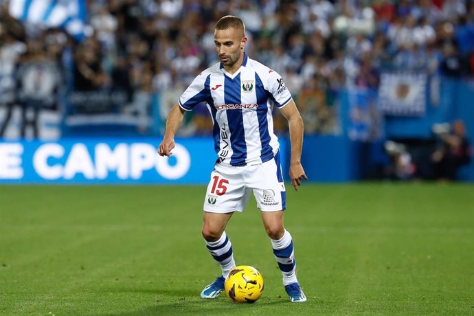 Archivo - Enric Franquesa of CD Leganes in action during the Spanish League, LaLiga Hypermotion, football match played between CD Leganes and RCD Espanyol at Butarque stadium on April 12, 2024 in Leganes, Madrid, Spain.