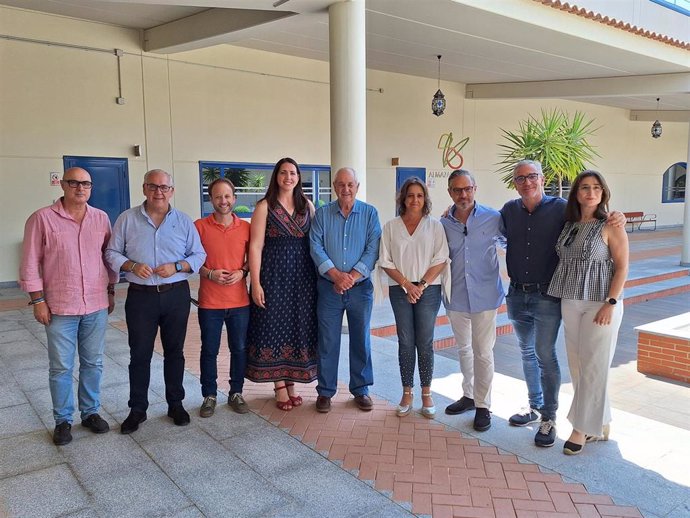 Representantes 'populares' en una visita a la almazara de Picualia en Bailén (Jaén).