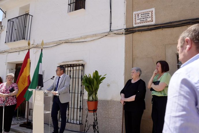 El presidente de la Diputación de Badajoz, Miguel Ángel Gallardo, interviene en el homenaje al exalcalde de Sancti Spiritus Juan Moralo