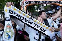 Aficionados madridistas que iban a la final de Champions se quedan en tierra por "problemas técnicos" en su avión