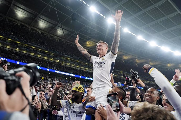 01 June 2024, United Kingdom, London: Real Madrid's Toni Kroos celebrates after winning the UEFA Champions League final soccer match against Borussia Dortmund at Wembley Stadium. Photo: Nick Potts/PA Wire/dpa