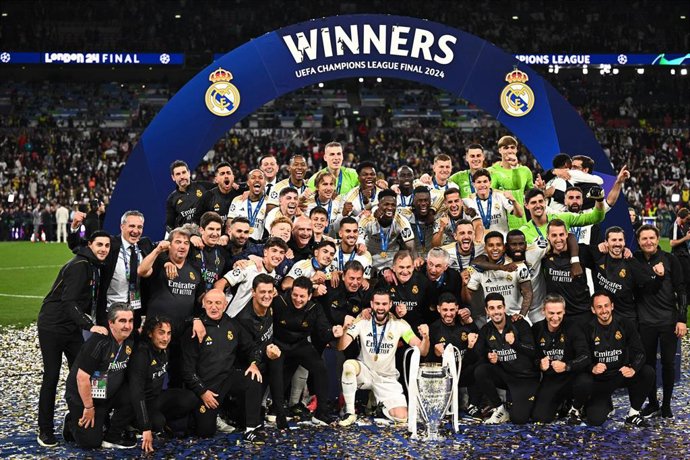 El  Real Madrid celebra su decimoquinta Liga de Campeones tras derrotar este sábado al Borussia Dortmund en el Wembley Stadium de Londres.