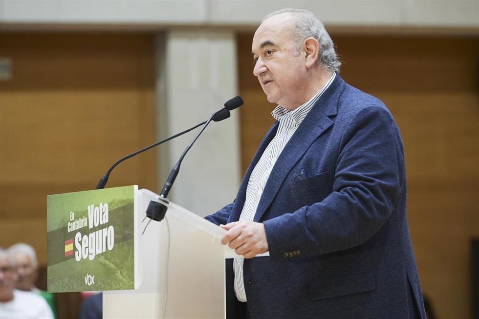 Archivo - El portavoz y candidato cántabro de las elecciones europeas por Vox, Emilio del Valle