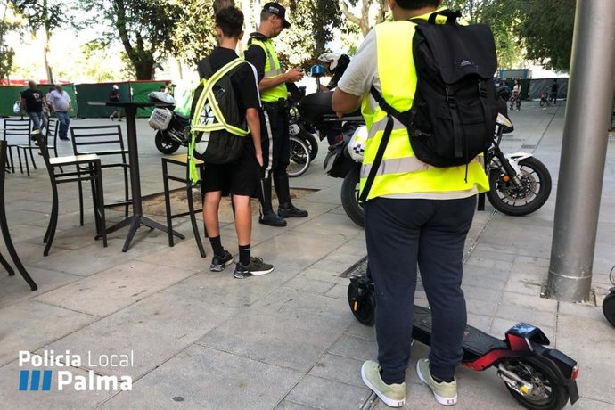 La Policía Local incrementa los controles de tráfico contra el incivismo e interpone 41 denuncias a patinetes eléctricos
