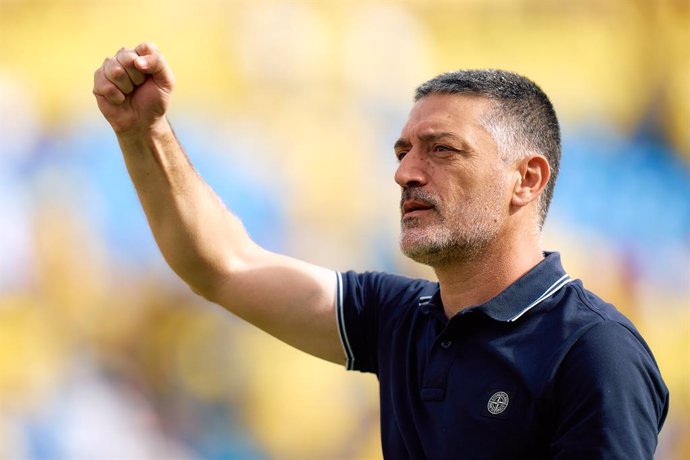 Archivo - Xavi Garcia Pimienta, head coach of UD Las Palmas in action during the Spanish league, La Liga EA Sports, football match played between UD Las Palmas and Villarreal CF at Estadio Gran Canaria on January 13, 2024, in Las Palmas de Gran Canaria, S