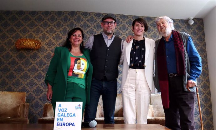 Ana Miranda, Martiño Noriega, Ana Pontón e Xosé Manuel Beiras nun acto de precampaña das europeas do BNG en Santiago