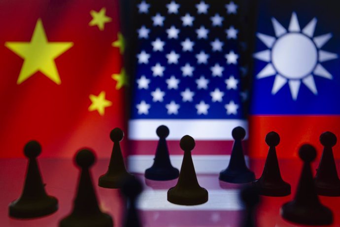 Archivo - January 11, 2024, Asuncion, Paraguay: China, the United States and Taiwan cropped flags displayed behind pawns.