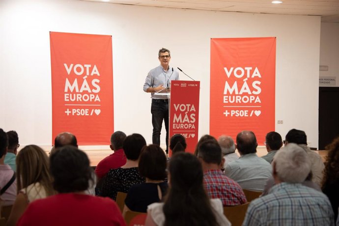 El ministro de Presidencia, Justicia y Relaciones con las Cortes, Félix Bolaños, en un acto público del PSOE en Níjar (Almería).