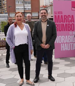 El candidato Andeka Larrea y Carmen Muñoz
