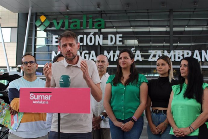 Acto celebrado ante la estación María Zambrano (Málaga). 