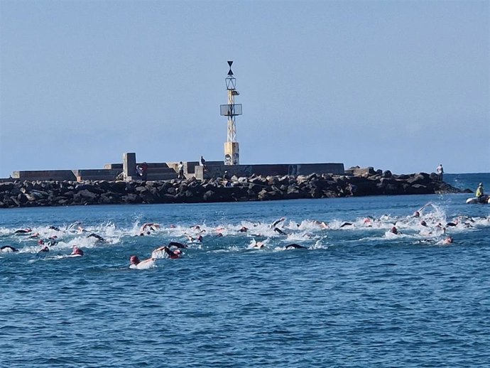 Prueba de nado del XVII Triatlón Ciudad de Almería-Jairo Ruiz.